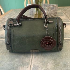 Green Crossbody bag with detachable shoulder strap.